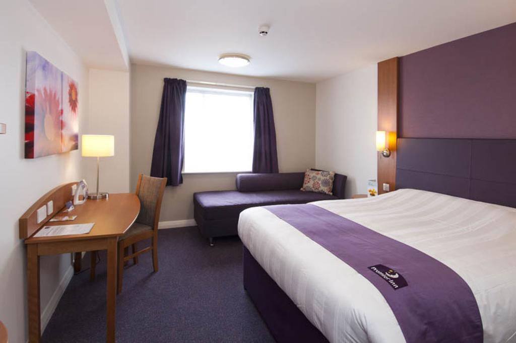 Premier Inn Swindon Central Δωμάτιο φωτογραφία