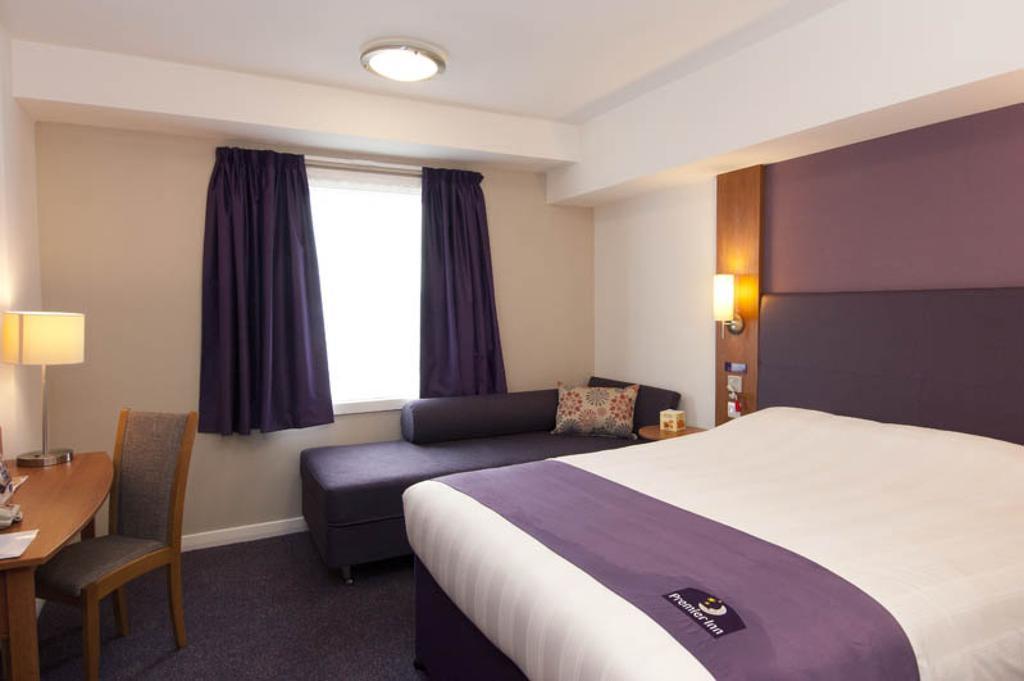Premier Inn Swindon Central Δωμάτιο φωτογραφία