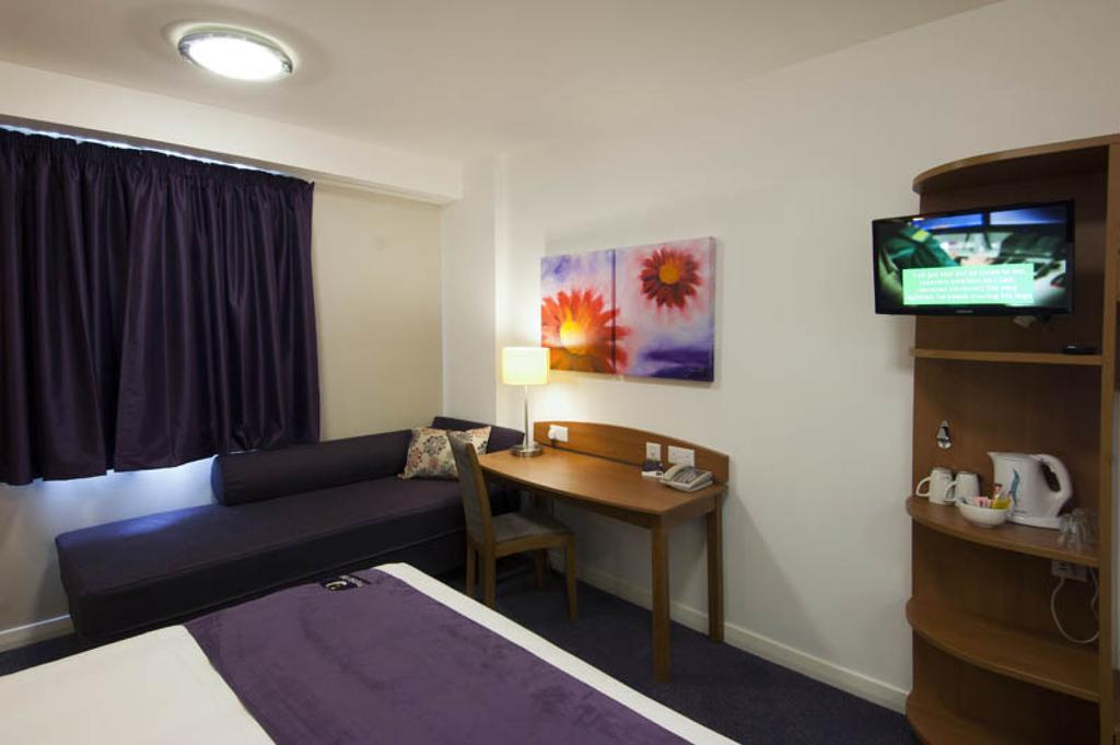 Premier Inn Swindon Central Δωμάτιο φωτογραφία