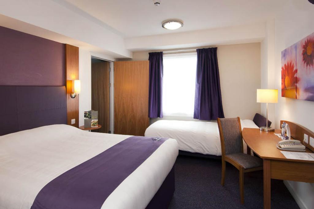 Premier Inn Swindon Central Δωμάτιο φωτογραφία