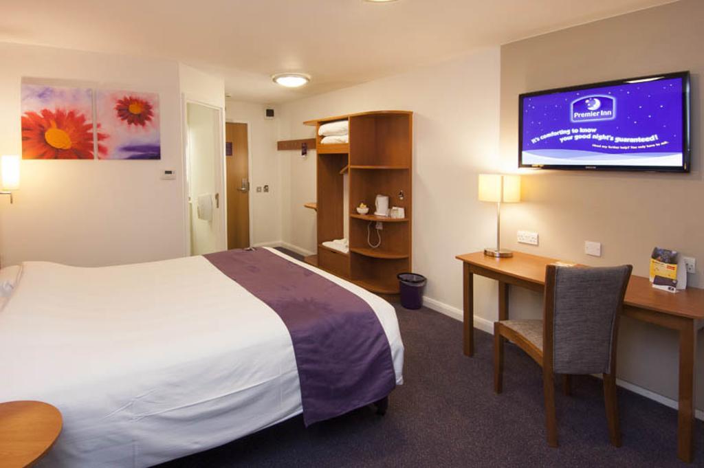 Premier Inn Swindon Central Εξωτερικό φωτογραφία