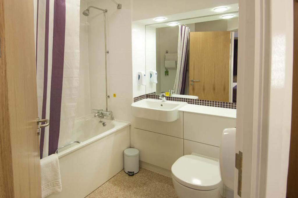 Premier Inn Swindon Central Δωμάτιο φωτογραφία
