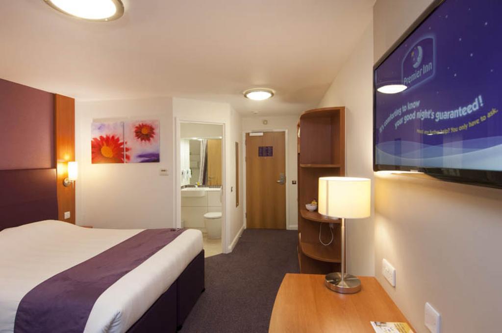 Premier Inn Swindon Central Εξωτερικό φωτογραφία